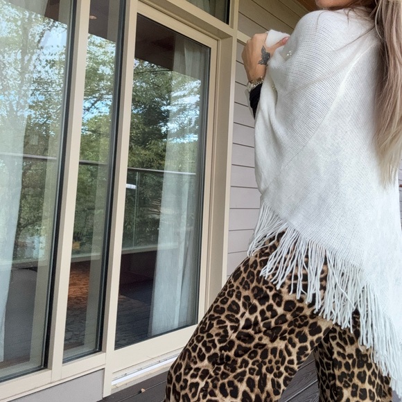 New NWOT couture gems white ivory poncho sweater with pearl beads winter - Picture 7 of 12